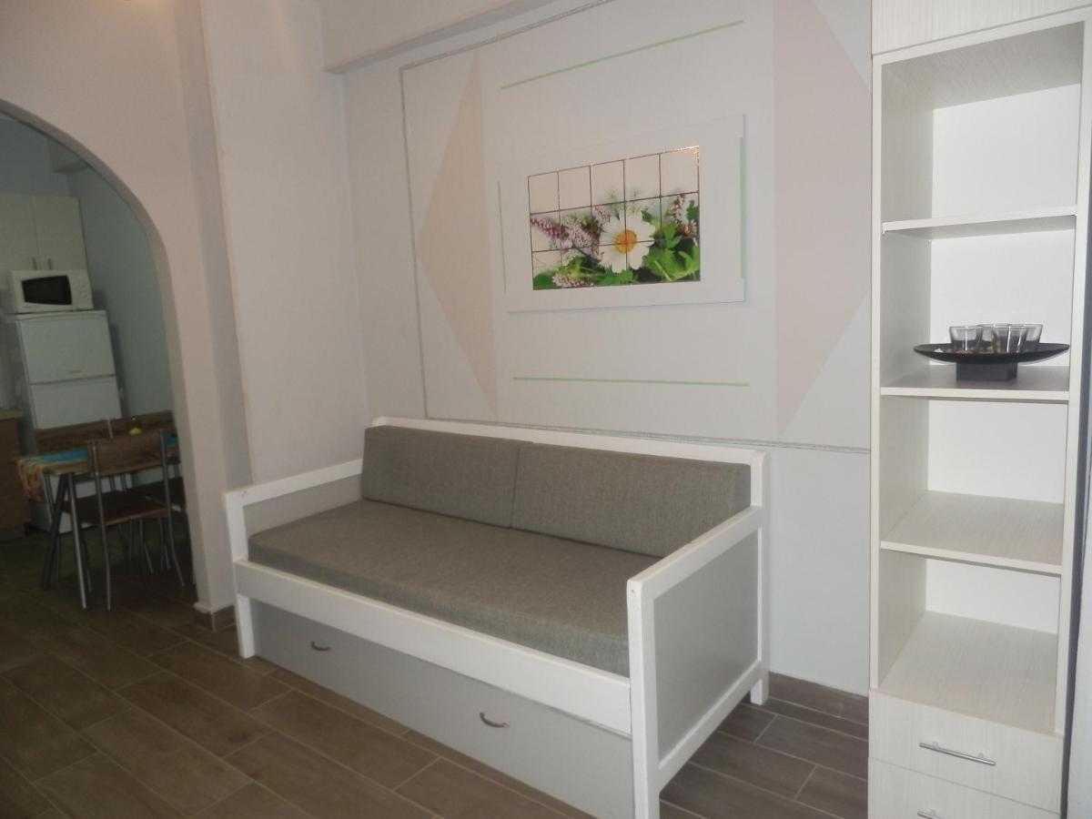 Zephyros Family Apartments 1 ออร์โมส ปานากีอาส ภายนอก รูปภาพ