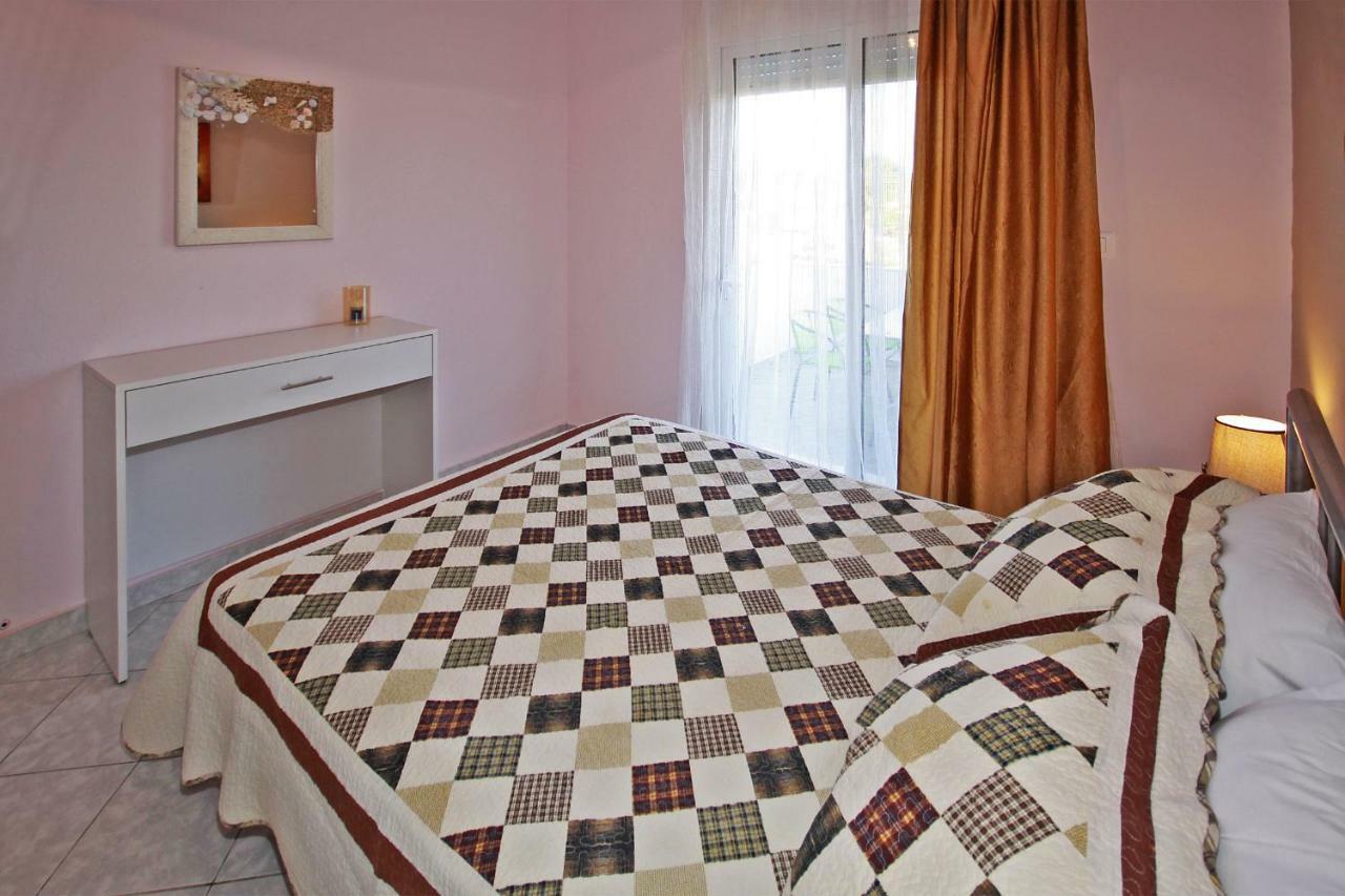 Zephyros Family Apartments 1 ออร์โมส ปานากีอาส ภายนอก รูปภาพ